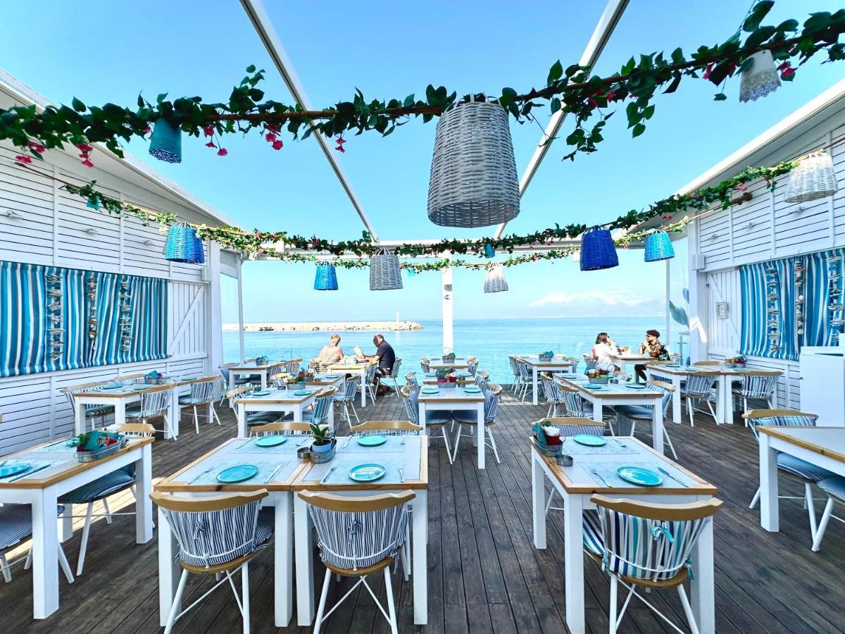 Skipper Beachfront Suites Hersonissos  Exterior photo