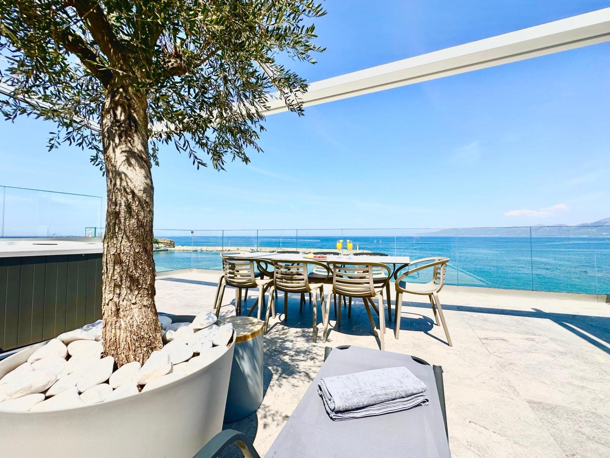 Skipper Beachfront Suites Hersonissos  Exterior photo