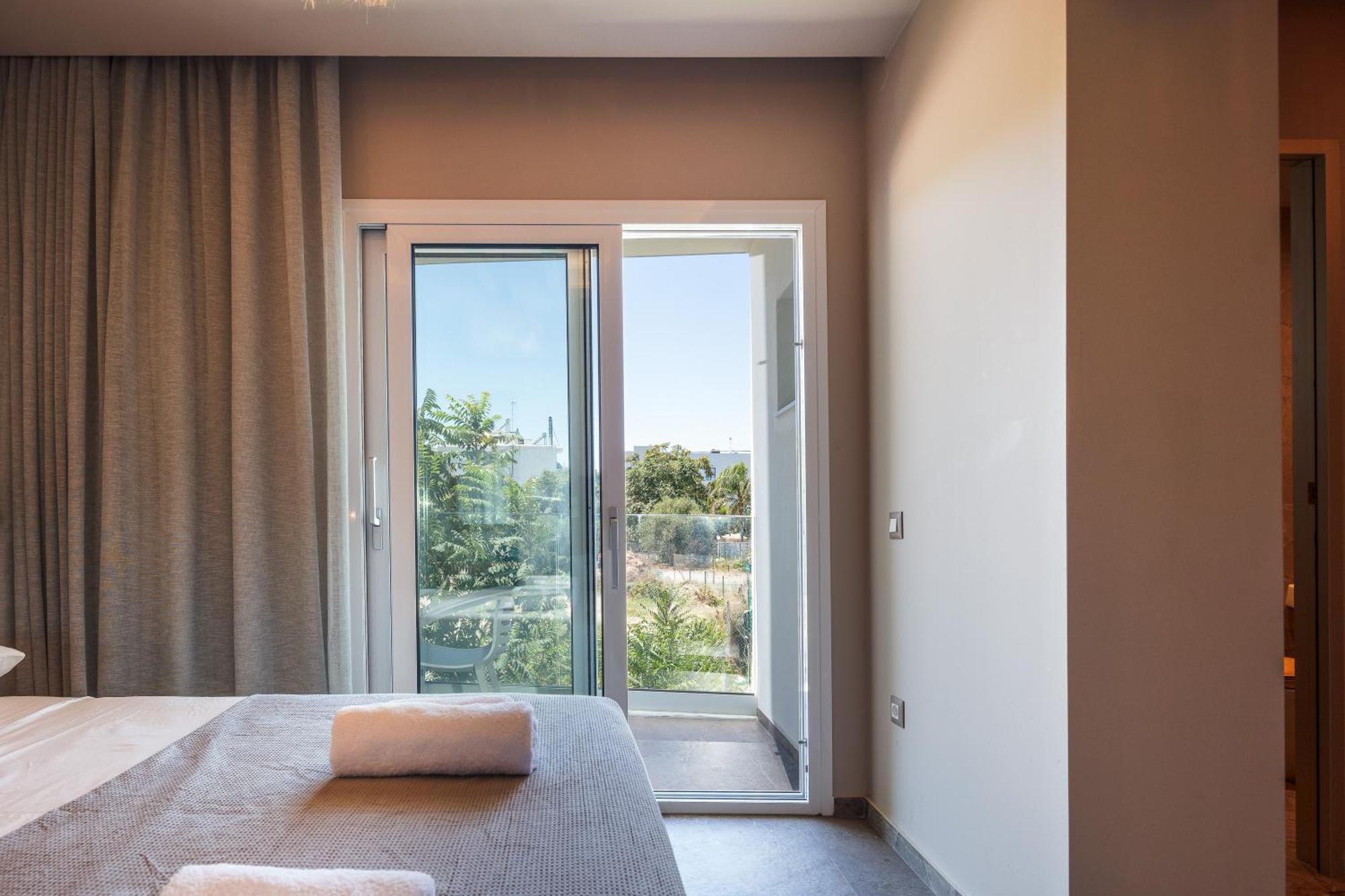 Skipper Beachfront Suites Hersonissos  Room photo