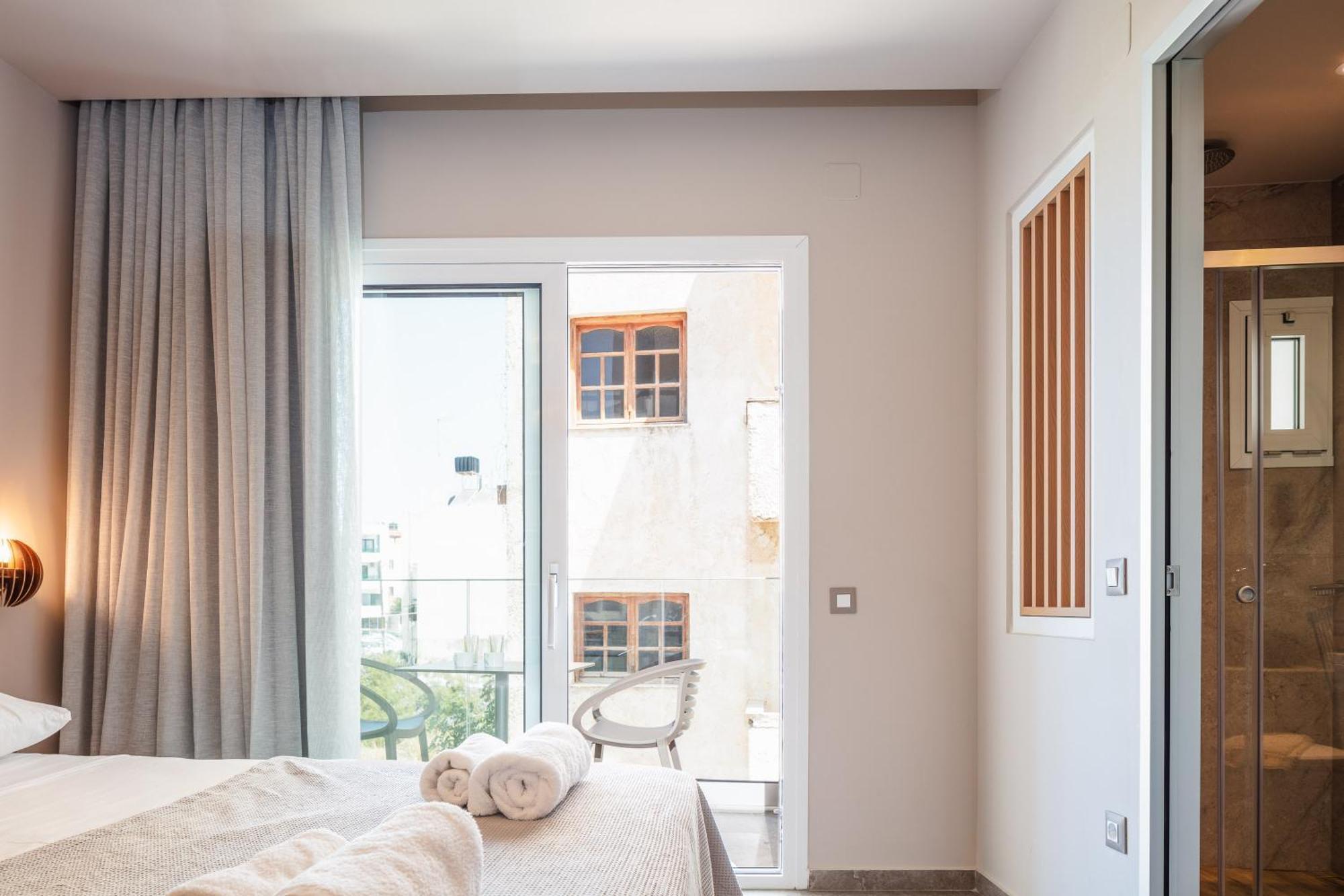 Skipper Beachfront Suites Hersonissos  Room photo