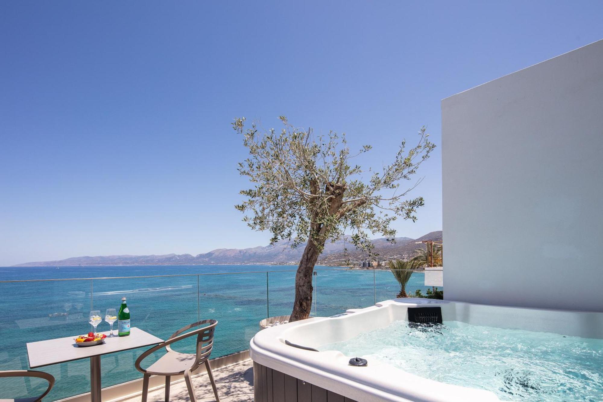 Skipper Beachfront Suites Hersonissos  Exterior photo