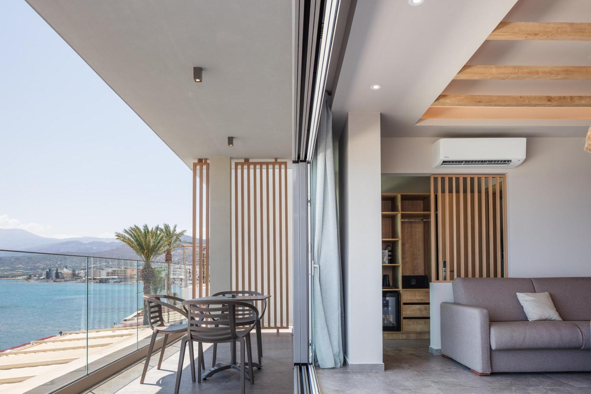 Skipper Beachfront Suites Hersonissos  Exterior photo