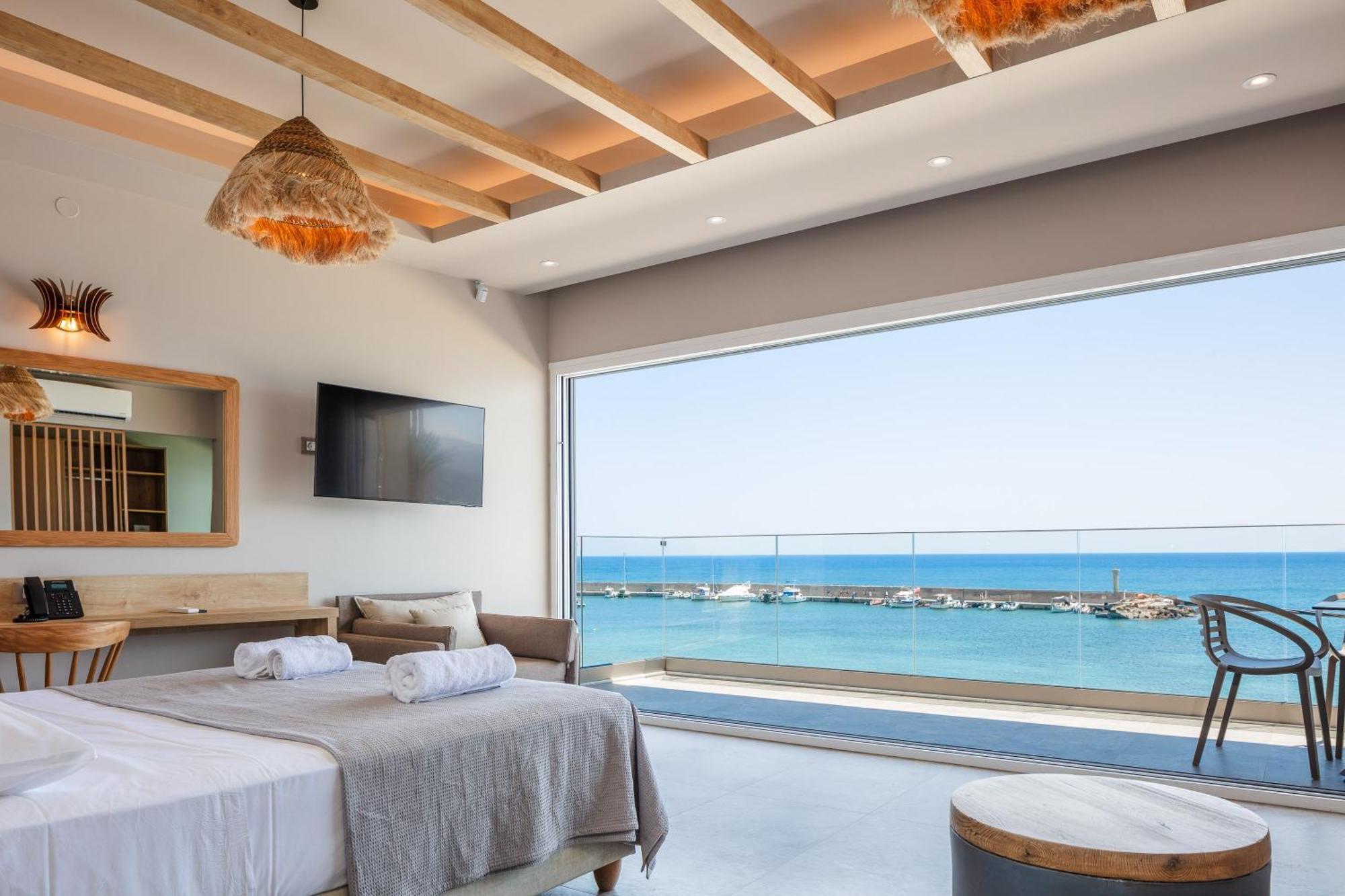 Skipper Beachfront Suites Hersonissos  Exterior photo