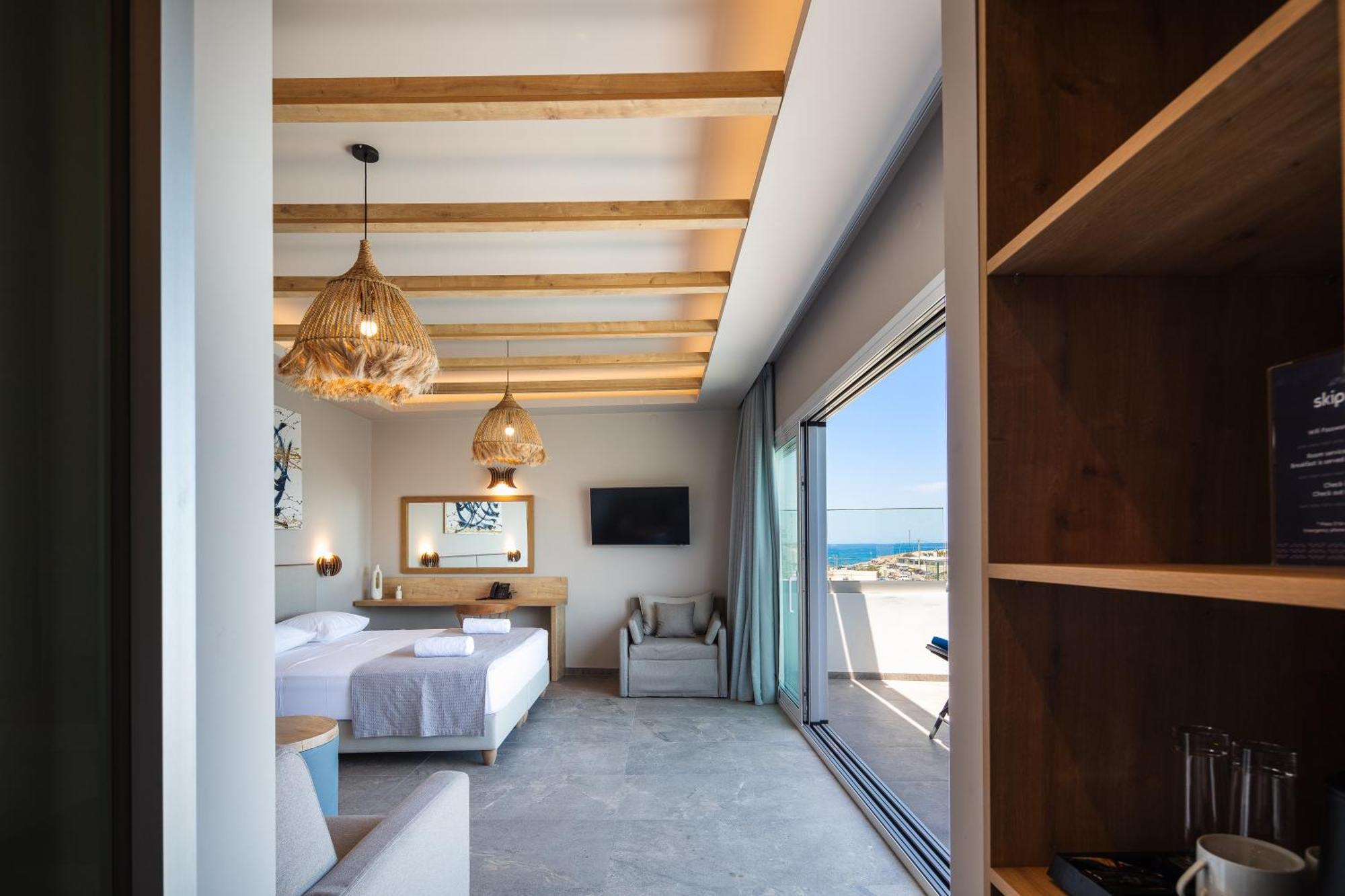 Skipper Beachfront Suites Hersonissos  Exterior photo